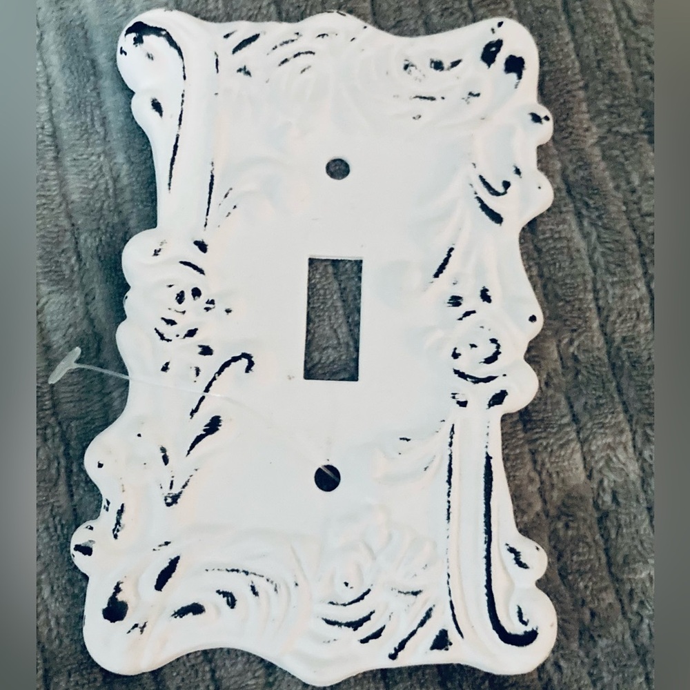 Ornate Farmhouse Chic Metal Antique-White Distressed Light Switch Plate Cover